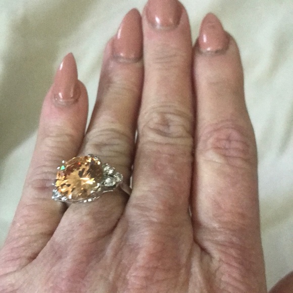 ring - Picture 2 of 4